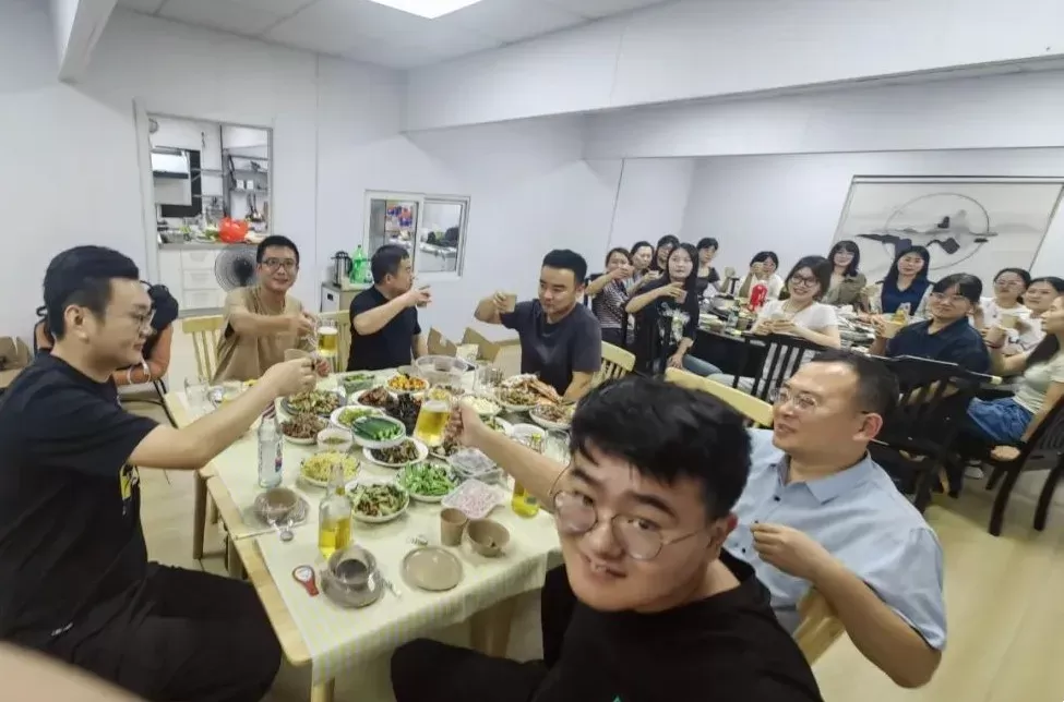 共品佳肴，同筑情誼 —— 青島諾爾信電子科技有限公司聚餐紀實